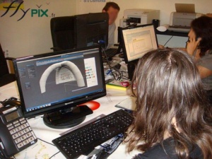 Nous disposons d'une équipe compétente et expérimentée pour la conception et la fabrication de vos stands et PLV