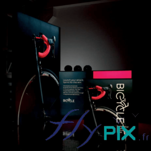 Un stand de salon professionnel, avec des panneau imprimés et personnalisés, rétro-éclairés.