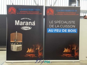 Voici 2 roll-up de grandes tailles, qui ont été déployés et installés par nos soins pour le stand de la société GD Distribution, lors d'un salon professionnel.