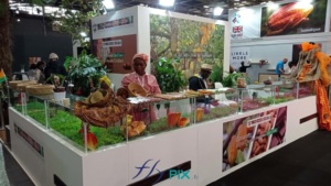 SALON DU-CHOCOLAT : vue générale d'un stand de menuiserie que nous avons réalisé et installé, grâce à notre équipe, avec un délai très court.